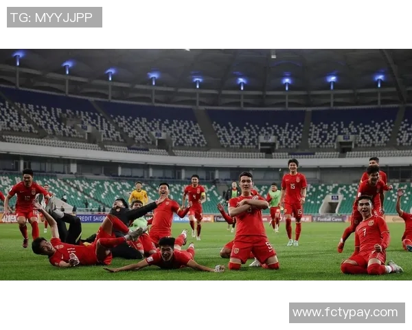 上海上港与山东队激战正酣争夺中超联赛重要积分的关键之战 上海上港与山东队激战正酣争夺中超联赛重要积分的关键之战